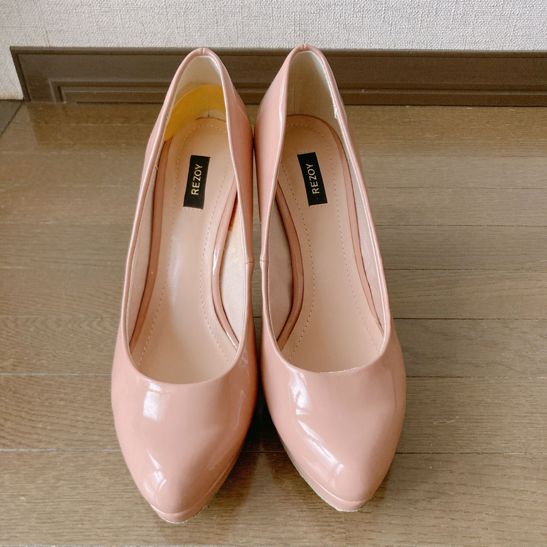 REZOY(リゾイ)の24㎝サイズ　美品　REZOY エナメルパンプス レディースの靴/シューズ(ハイヒール/パンプス)の商品写真