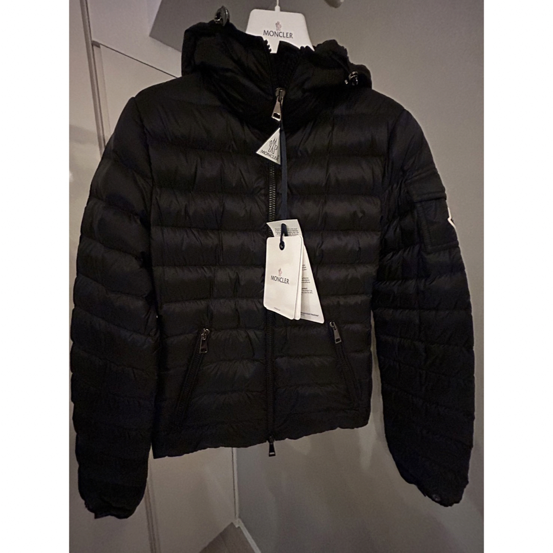 MONCLER(モンクレール)のモンクレール【新品未使用タグ付き】ダウンジャケット レディース MONCLER レディースのジャケット/アウター(ダウンジャケット)の商品写真