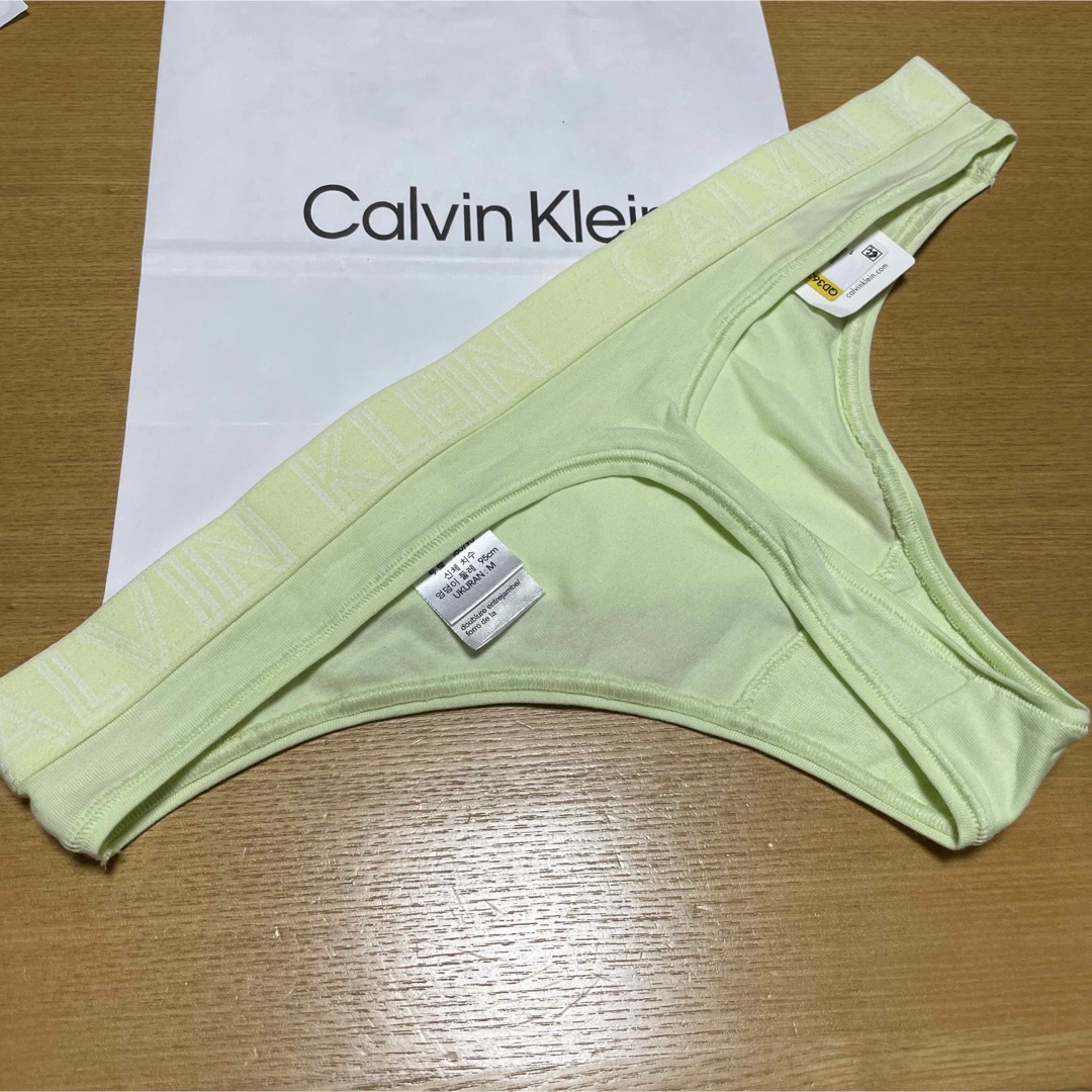 Calvin Klein(カルバンクライン)の新品　カルバンクライン　Tバック レディースの下着/アンダーウェア(ショーツ)の商品写真