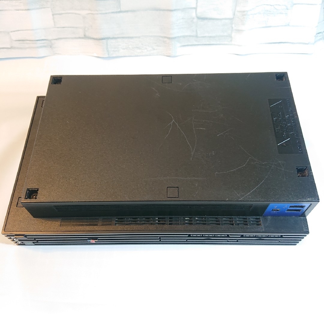 PlayStation2(プレイステーション2)のPlayStation2 SCPH-30000 エンタメ/ホビーのゲームソフト/ゲーム機本体(家庭用ゲーム機本体)の商品写真