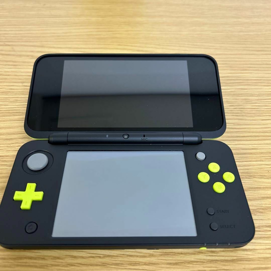 ニンテンドー2DS(ニンテンドー2DS)のNewニンテンドー2DS LL ブラック×ライム エンタメ/ホビーのゲームソフト/ゲーム機本体(携帯用ゲーム機本体)の商品写真