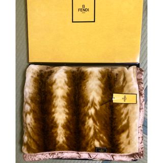 FENDI フェンディ ハーフ毛布平置きサイズ縦140cm - 布団/毛布