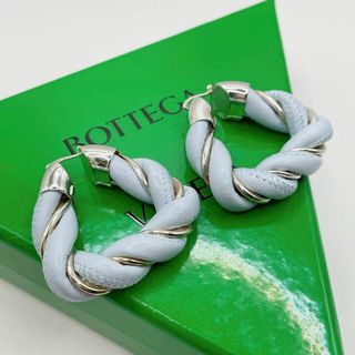 【新品未使用】BOTTEGA VENETA ツイストピアス　ナッパレザー　フープ