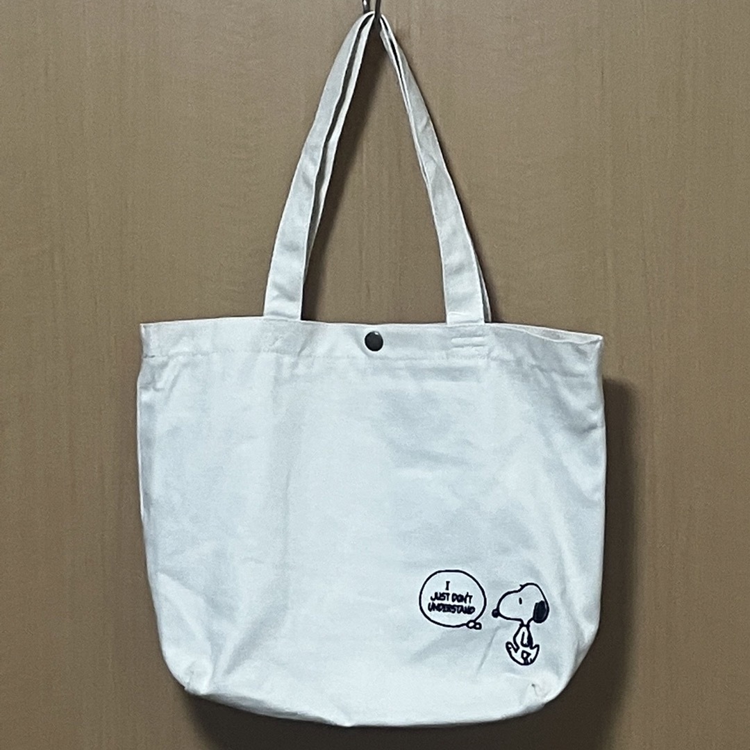 SNOOPY(スヌーピー)の新品　スヌーピー　トートバッグ　刺繍　PEANUTS 白　ミニトートバッグ レディースのバッグ(トートバッグ)の商品写真
