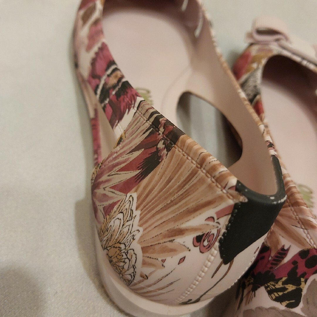 【美品】Salvatore Ferragamo 花柄パンプス