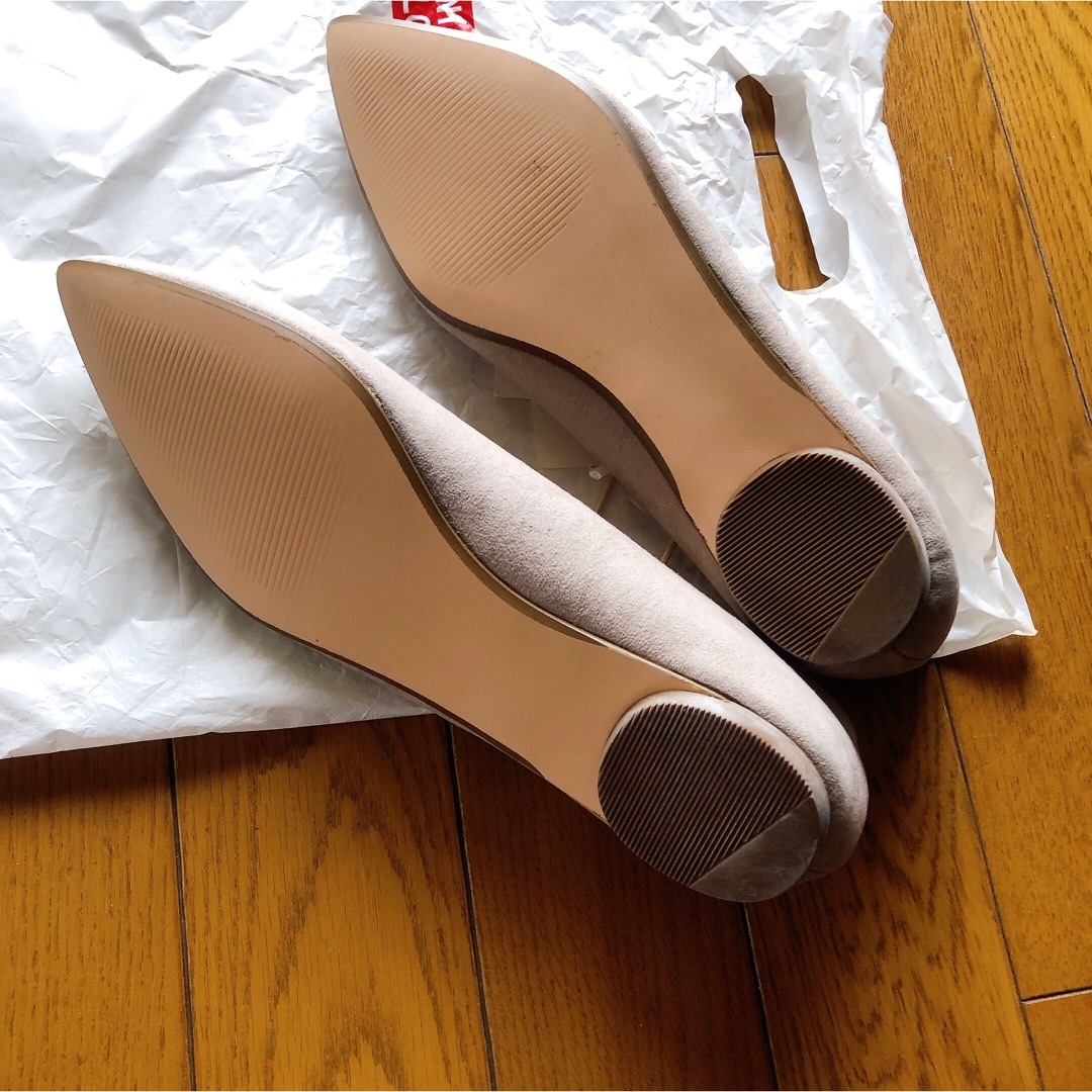 ユニクロ　新品タグ付き　パンプスベージュ レディースの靴/シューズ(ハイヒール/パンプス)の商品写真