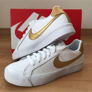 NIKE - NIKE ウィメンズ COURT ROYALE AC 24cm の通販 by ...