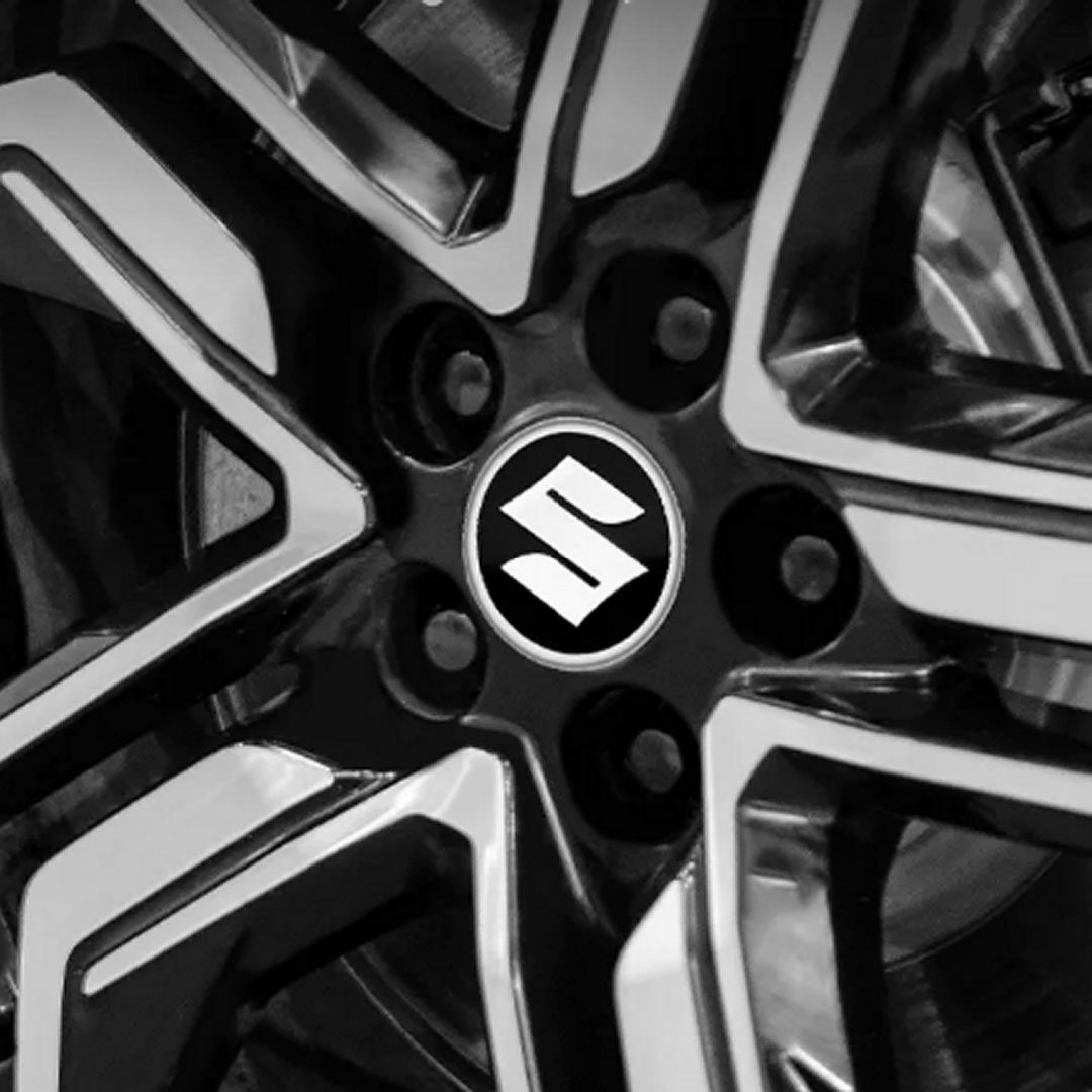 スズキ(スズキ)のスズキ用 ホイールセンターキャップ 黒ステッカー クローム台座付 60mm 4個 自動車/バイクの自動車(車外アクセサリ)の商品写真