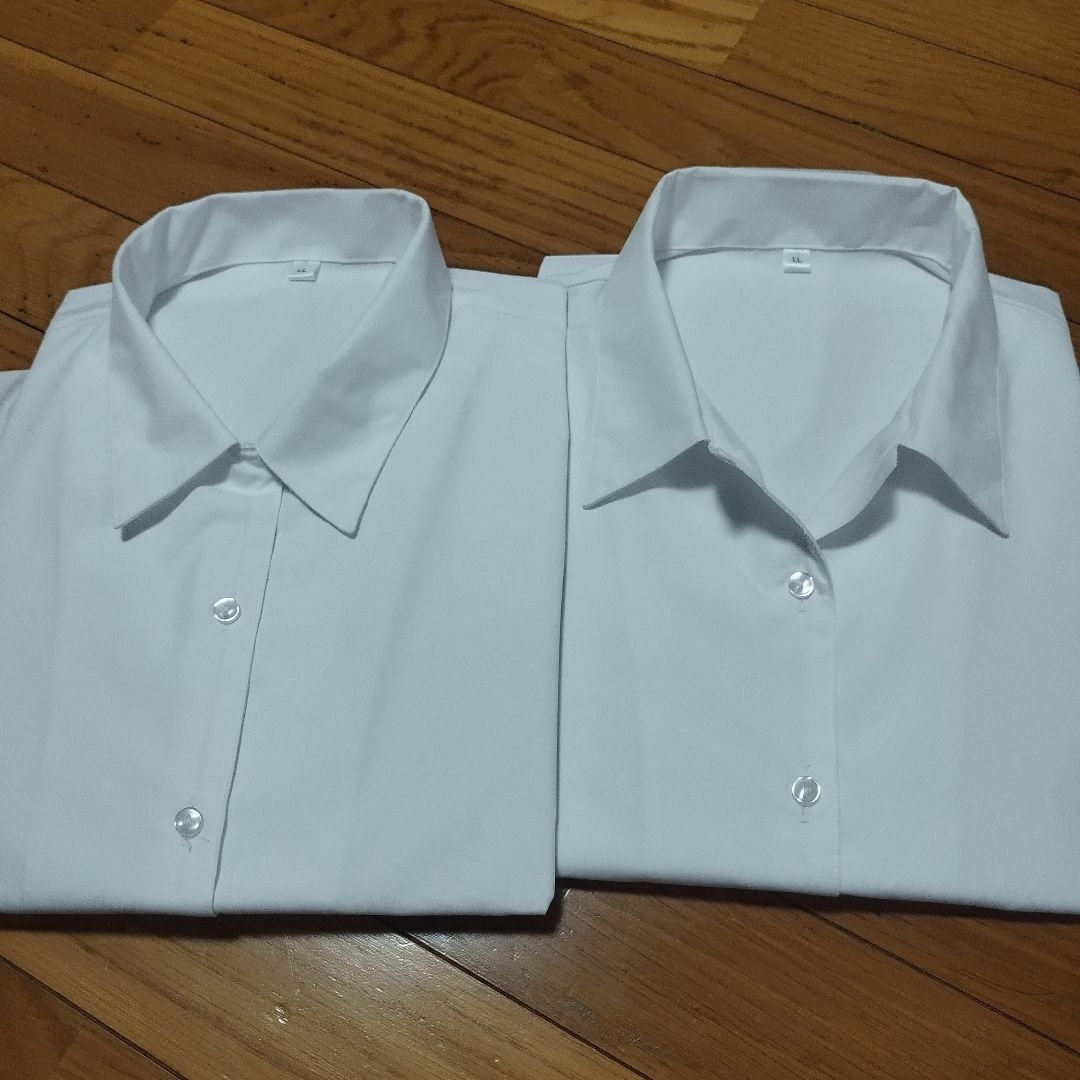 cecile(セシール)の新品2枚 　LL大きいサイズ 白半袖シャツ ハマカラーシャツ　開襟シャツ形態安定 レディースのトップス(シャツ/ブラウス(半袖/袖なし))の商品写真