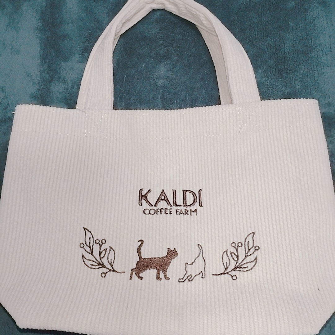 KALDI(カルディ)のKALDI 2023年ネコの日バッグ ミニトートバッグ＆限定フレーバーティー 食品/飲料/酒の飲料(茶)の商品写真
