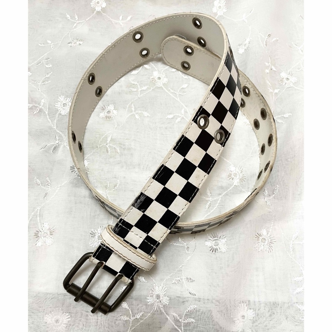 モノクロレザーベルト メンズ ホワイト ブラック メタルシルバー デザイン メンズのファッション小物(ベルト)の商品写真