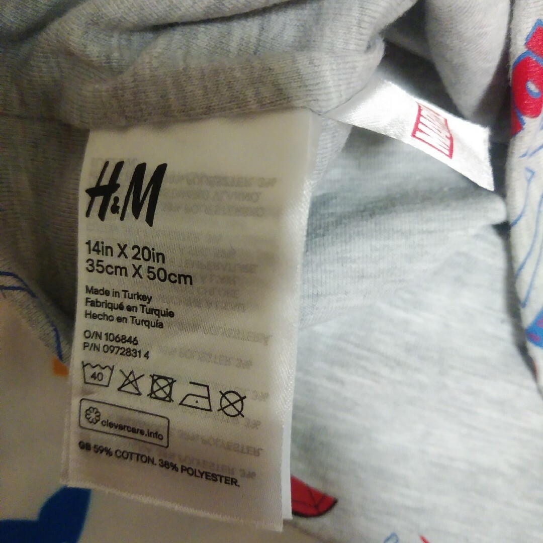 H&M(エイチアンドエム)のH＆M　キッズ　スパイダーマン　スパイディ　ネックウォーマー　ハロウィーン キッズ/ベビー/マタニティのこども用ファッション小物(マフラー/ストール)の商品写真