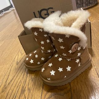 UGG 星柄ムートンブーツ 13cm キッズ美品