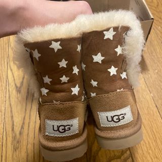 UGG - UGG 星柄ムートンブーツ 13cm キッズ美品の通販 by mone's shop ...