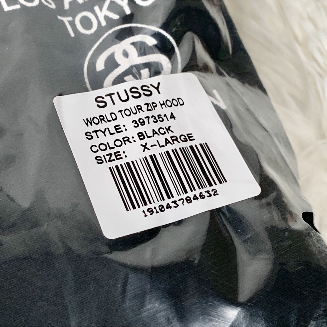 新品】STUSSY ステューシー WORLD TOUR ジップ パーカー 黒 新品】STUSSY ステューシー WORLD TOUR ジップ パーカー 黒