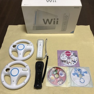 ウィー(Wii)のWii本体　マリオカート　2人ですぐに遊べるセット(家庭用ゲーム機本体)