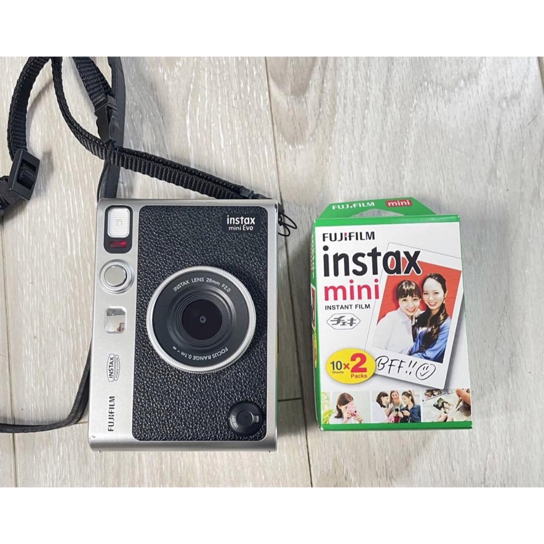 新品フィルム20枚、別売りカバー付きチェキ instax mini Evo美品