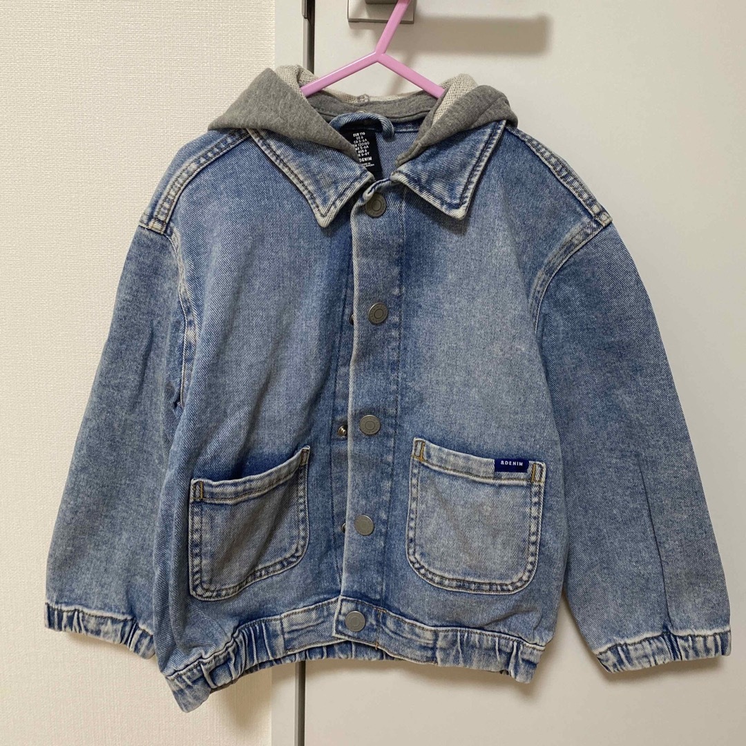 H&M(エイチアンドエム)のH&M キッズ　デニムジャケット　116 キッズ/ベビー/マタニティのキッズ服男の子用(90cm~)(ジャケット/上着)の商品写真