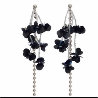 AmeriVintage UND SEQUINS VOLUME EARRING