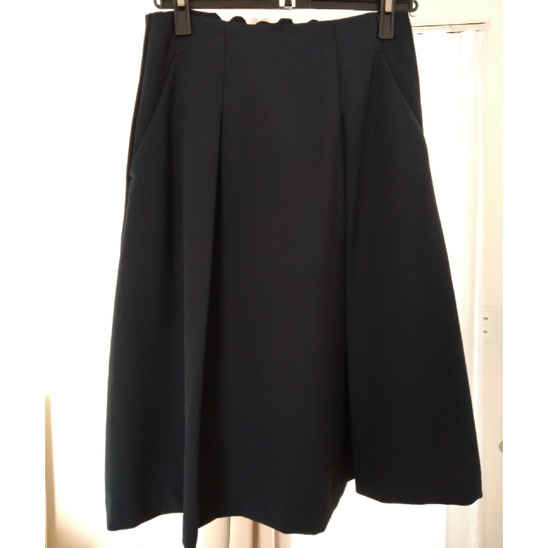 a.v.v(アーヴェヴェ)のa.v.v　濃紺　ネイビー　スカート レディースのスカート(ひざ丈スカート)の商品写真