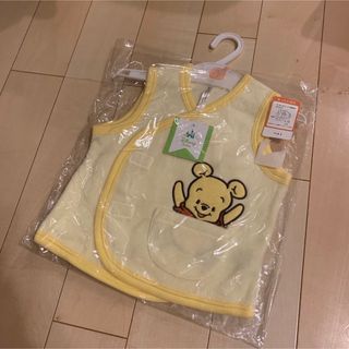 クマノプーサン(くまのプーさん)の新品　新生児　スリーパー　イエロー　くまのプーさん　50〜70(パジャマ)