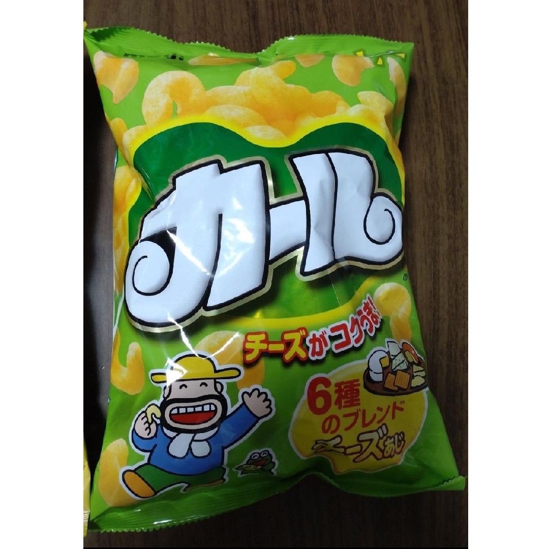 【西日本限定】　明治　カール　○2種セット 食品/飲料/酒の食品(菓子/デザート)の商品写真