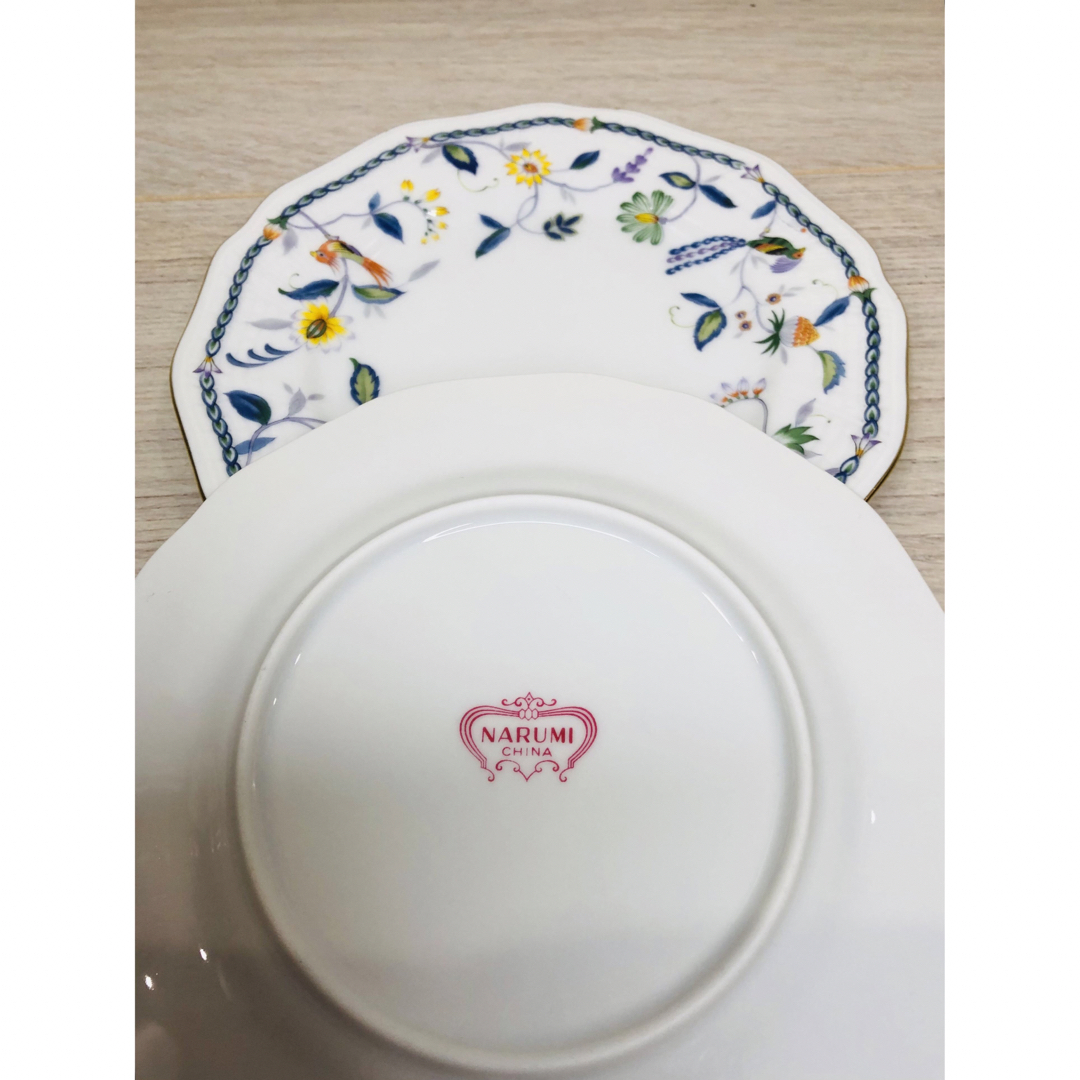 NARUMI(ナルミ)のナルミ 小皿 ソーサー 鳥・花柄 2枚セット インテリア/住まい/日用品のキッチン/食器(食器)の商品写真