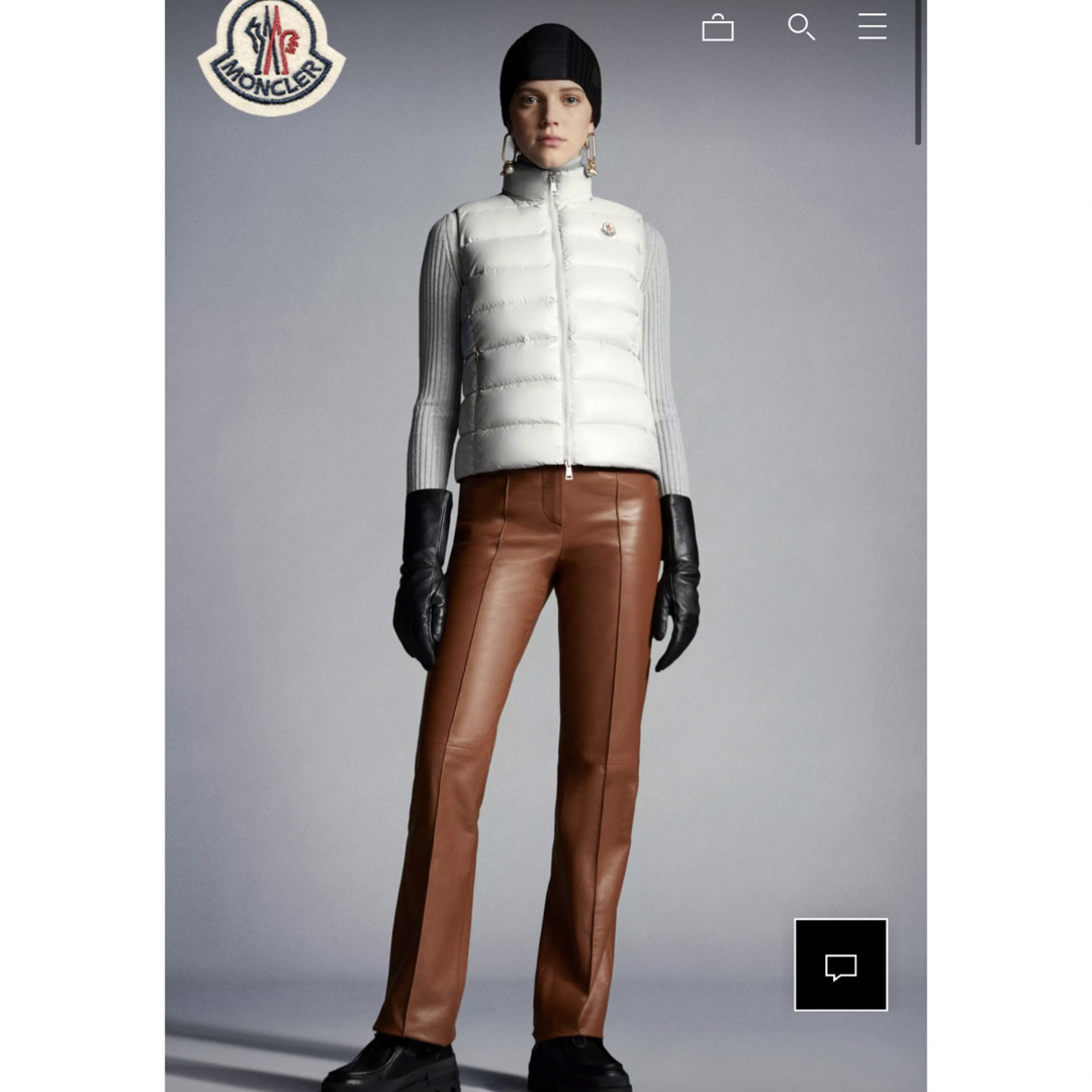 MONCLER(モンクレール)のベスト　モンクレール　ホワイト レディースのジャケット/アウター(ダウンベスト)の商品写真