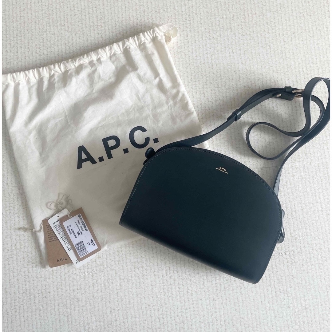 A.P.C(アーペーセー)のそいばなな様専用　A.P.C ハーフムーンショルダー 深緑 レディースのバッグ(ショルダーバッグ)の商品写真