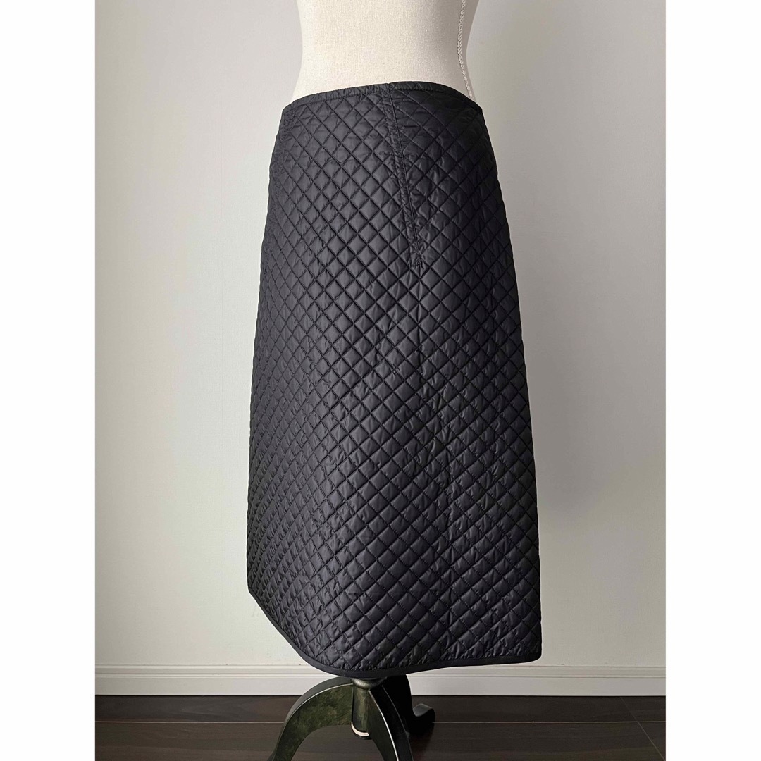 MONCLER(モンクレール)のきみ様ご購入品　モンクレール　キルティング前ジップスカート レディースのスカート(ひざ丈スカート)の商品写真