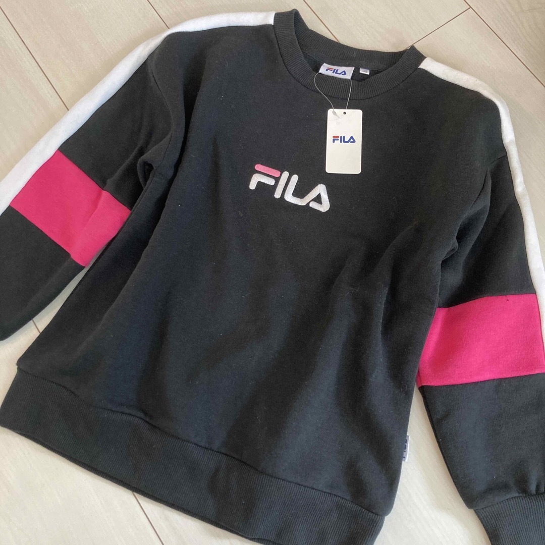 FILA(フィラ)のフィラ　トレーナー　新品 キッズ/ベビー/マタニティのキッズ服女の子用(90cm~)(Tシャツ/カットソー)の商品写真