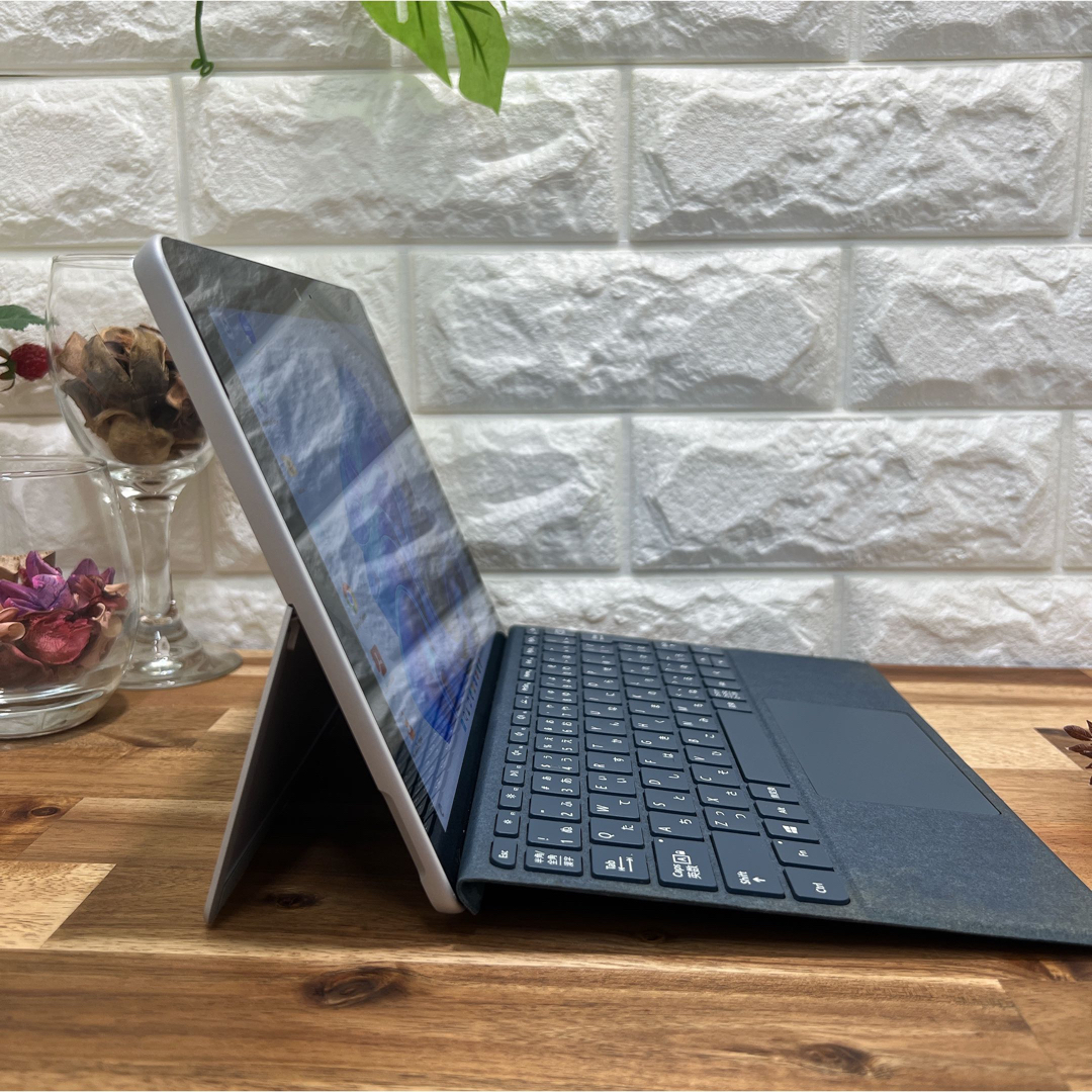 Microsoft(マイクロソフト)の【美品】Surface Go/メモリ4GB/eMMC64GB/Pentium スマホ/家電/カメラのPC/タブレット(ノートPC)の商品写真