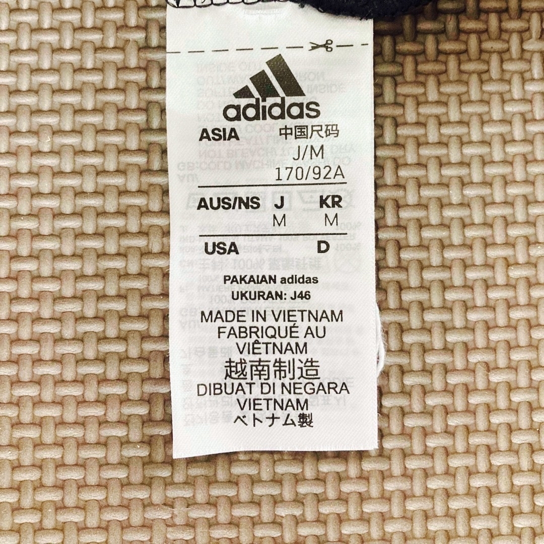 adidas(アディダス)の【アディダス】ほぼ新品未使用　トレーニングウェアハイネック スポーツ/アウトドアのサッカー/フットサル(ウェア)の商品写真