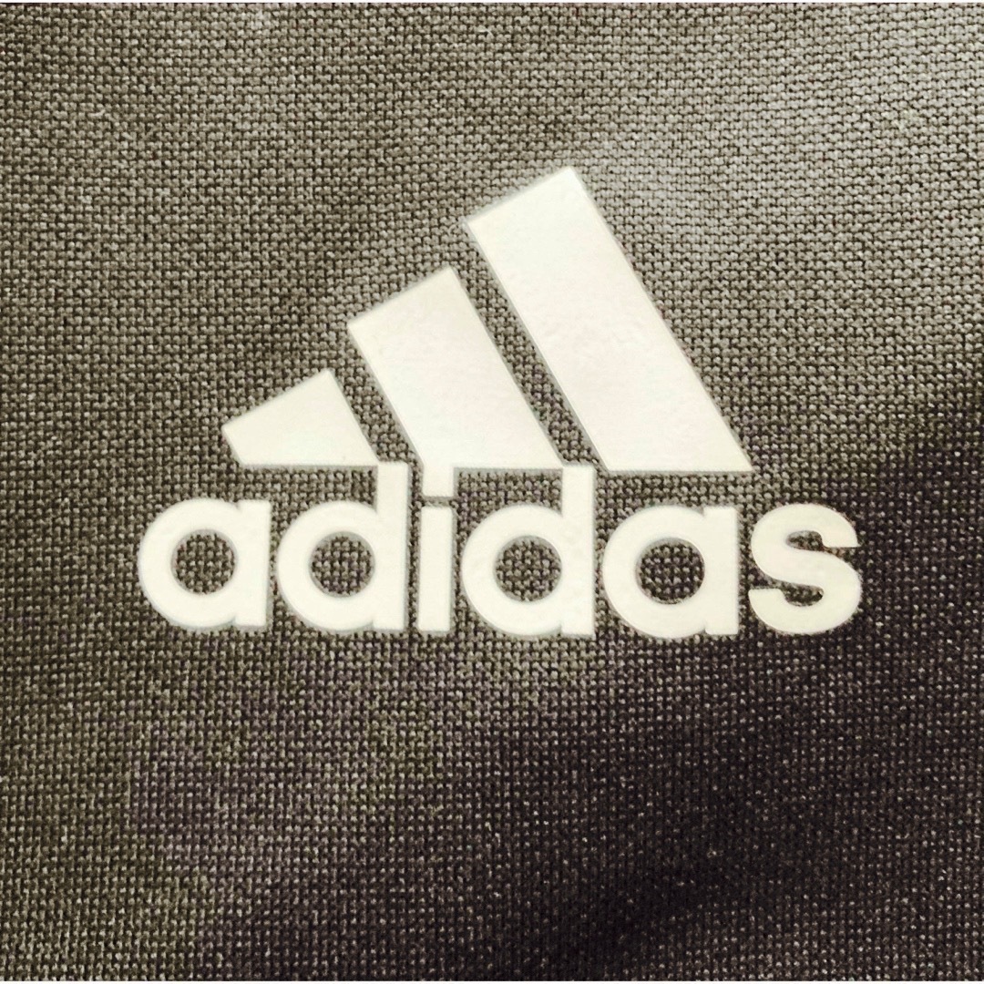 adidas(アディダス)の【アディダス】ほぼ新品未使用　トレーニングウェアハイネック スポーツ/アウトドアのサッカー/フットサル(ウェア)の商品写真