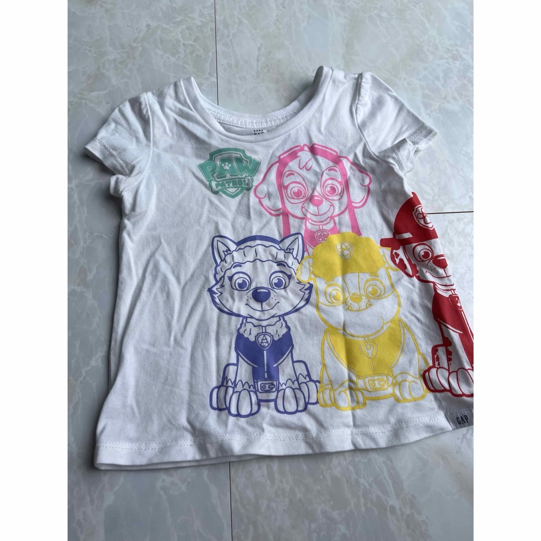 GAP(ギャップ)のパウパト　Tシャツ キッズ/ベビー/マタニティのベビー服(~85cm)(Ｔシャツ)の商品写真