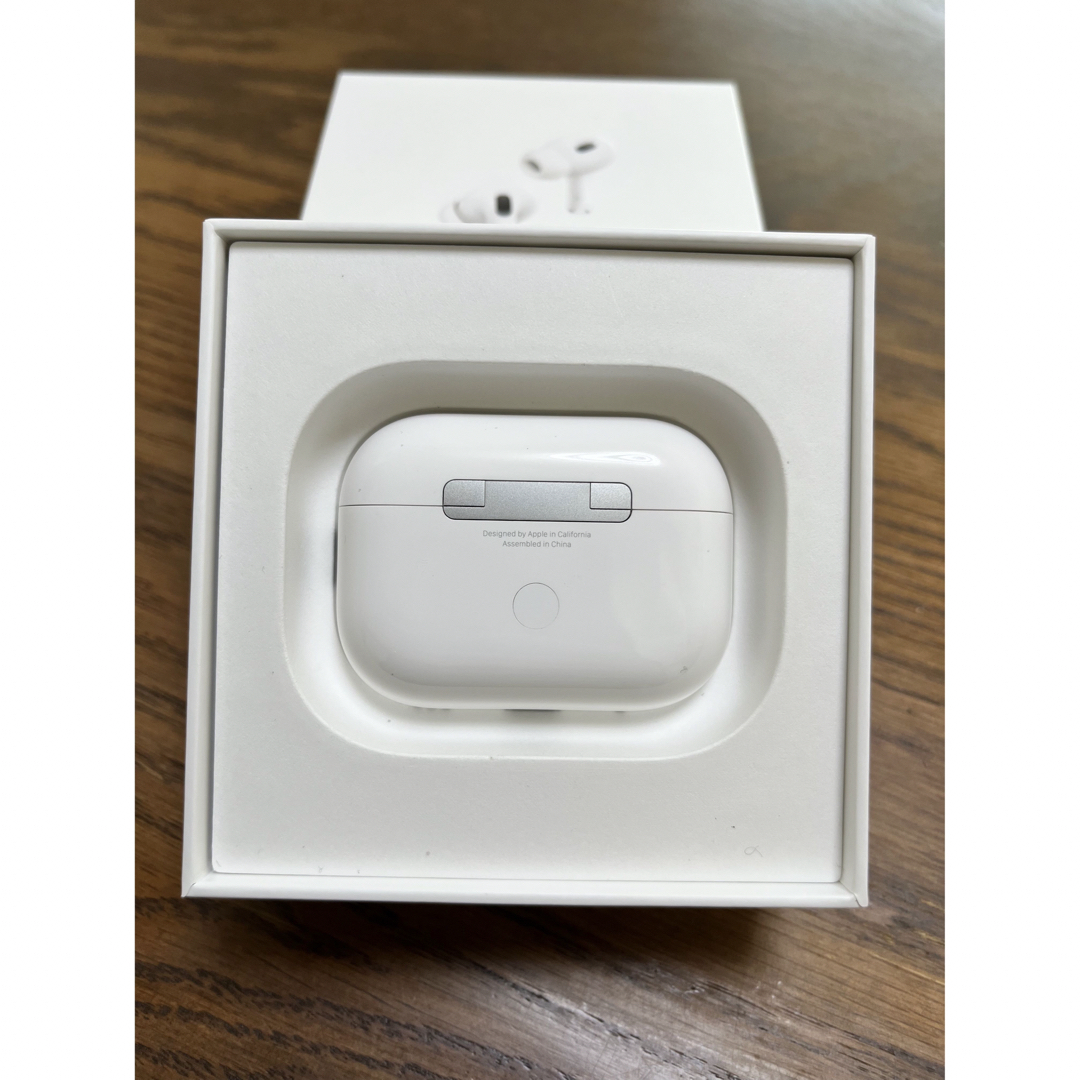 Apple(アップル)の純正品 Apple AirPods Pro 第2世代 充電ケース スマホ/家電/カメラのオーディオ機器(ヘッドフォン/イヤフォン)の商品写真