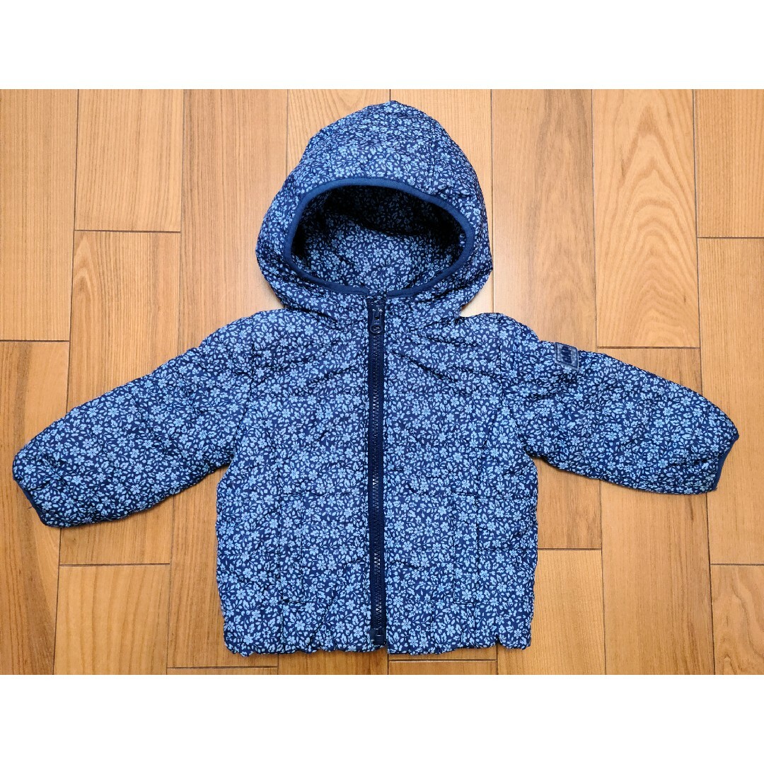 babyGAP(ベビーギャップ)のbaby GAP 軽量花柄アウター12-18months 80cm キッズ/ベビー/マタニティのベビー服(~85cm)(ジャケット/コート)の商品写真