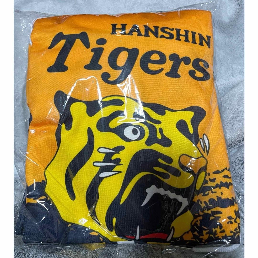 阪神タイガース(ハンシンタイガース)の阪神タイガース　パーカー長袖上下セット　イエロー×ブラック　ビッグロゴ メンズのトップス(ジャージ)の商品写真