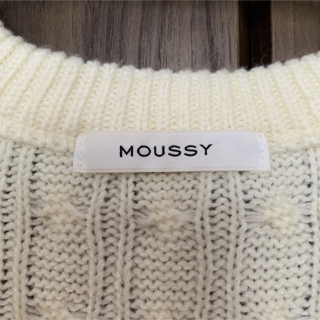moussy(マウジー)のMOUSSY マウジー　Vネック　ニット　アイボリー レディースのトップス(ニット/セーター)の商品写真