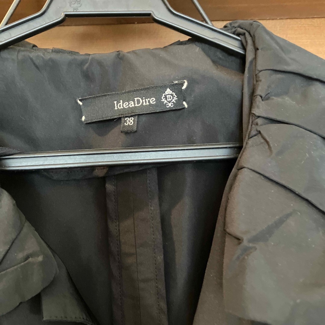 WORLD BASIC(ワールドベーシック)のワールド　イデアディール　襟が可愛い七分袖　ブラックコート　ポケット付き レディースのジャケット/アウター(ロングコート)の商品写真
