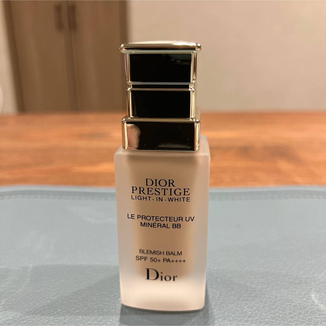 Christian Dior(クリスチャンディオール)のディオールプレステージホワイトプロテクターUVミネラルBB01 コスメ/美容のベースメイク/化粧品(ファンデーション)の商品写真