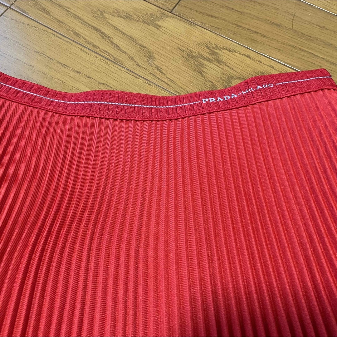 ⚫︎PRADAプラダ赤細プリーツスカート