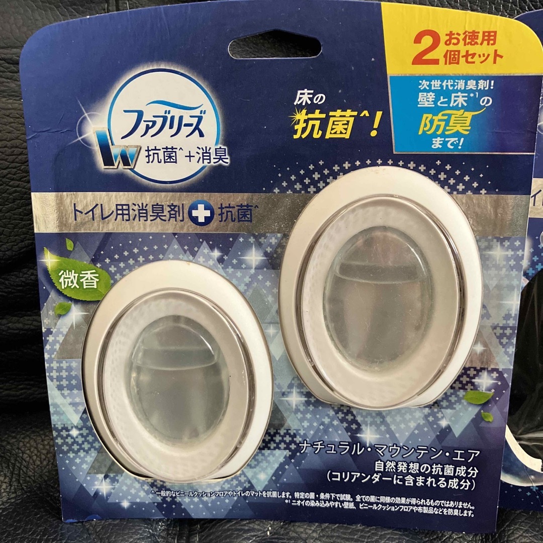 P&G(ピーアンドジー)の専用です  ファブリーズ  トイレ消臭剤➕抗菌   3こ インテリア/住まい/日用品の日用品/生活雑貨/旅行(日用品/生活雑貨)の商品写真