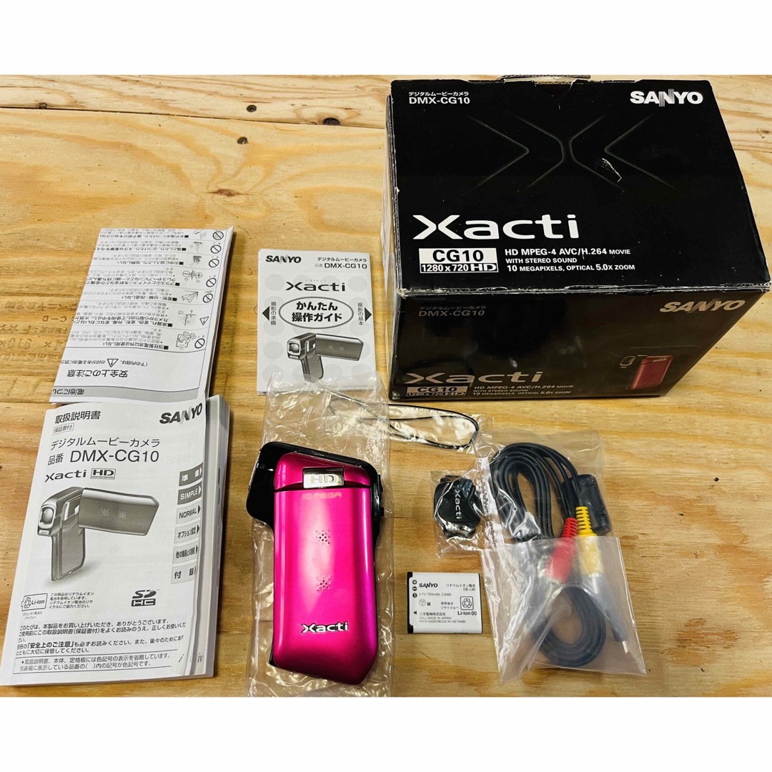 コンパクトデジタルカメラ極美品 SANYO Xacti  DMX-CG10 ピンク元箱、取説、バッテリー