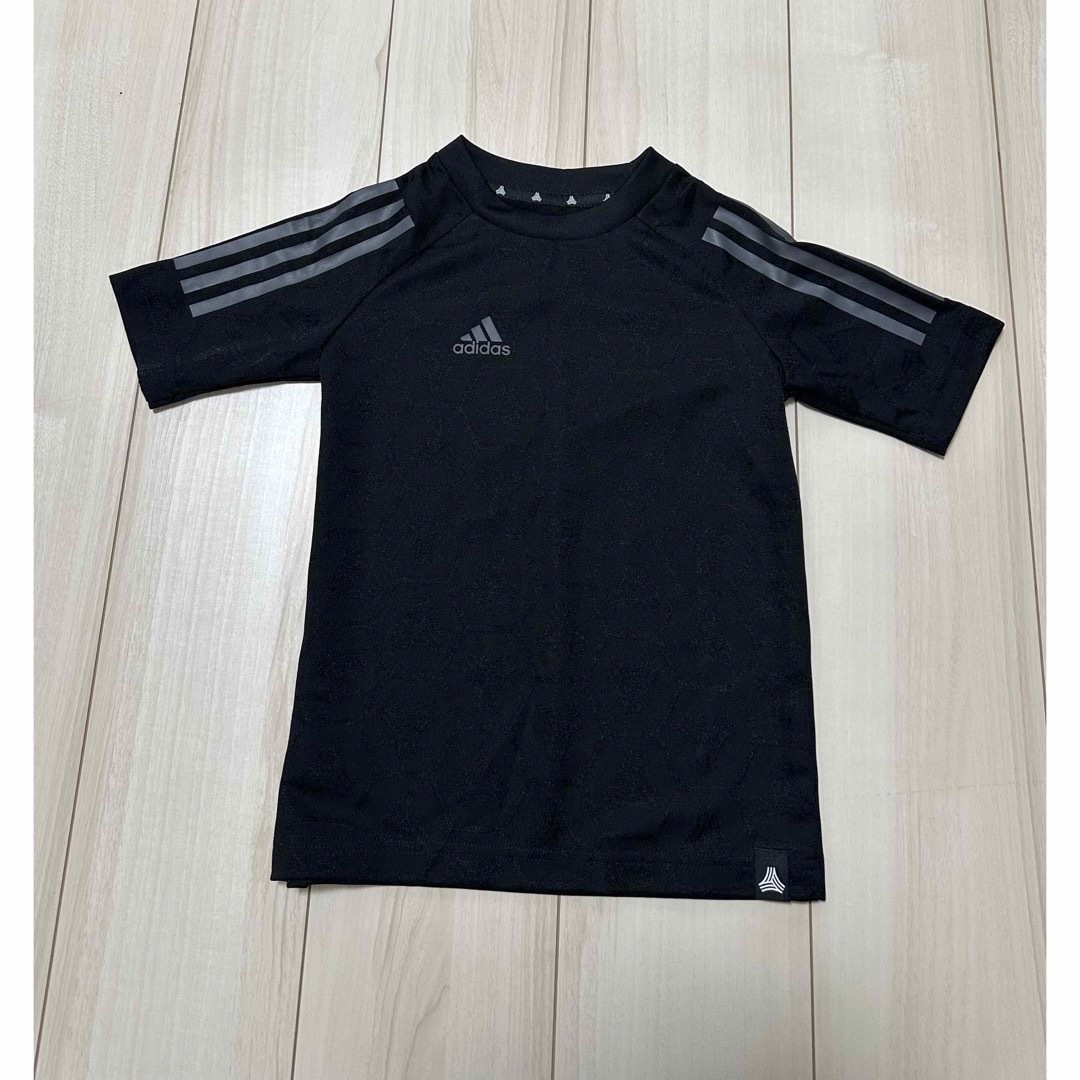 adidas(アディダス)のadidasTシャツ120cm キッズ/ベビー/マタニティのキッズ服男の子用(90cm~)(Tシャツ/カットソー)の商品写真