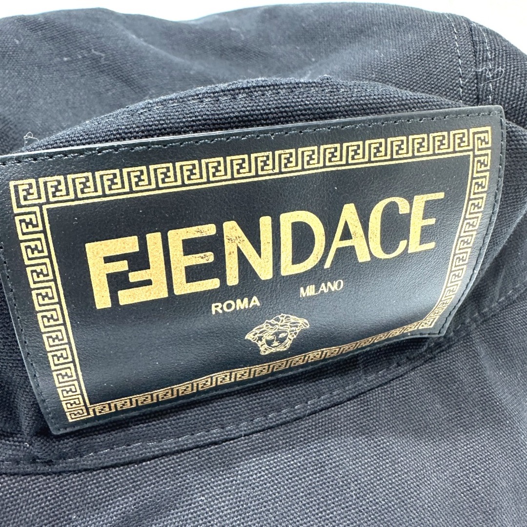 FENDI(フェンディ)のフェンディ FENDI ロゴ FXQ801 ヴェルサーチ コラボ FENDACE ハット コットン ブラック レディースの帽子(ハット)の商品写真