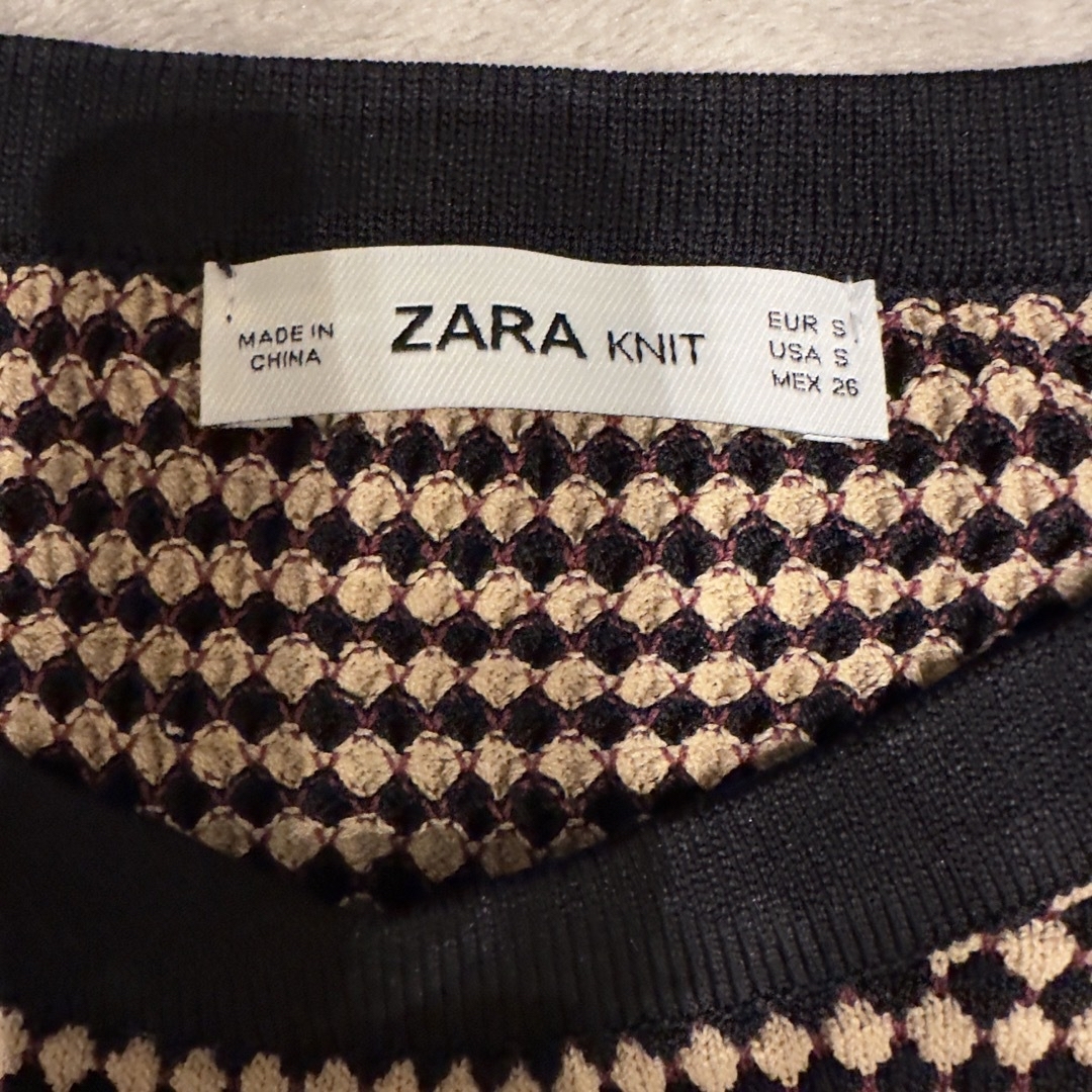 ZARA(ザラ)のザラ ZARA レトロ柄 ニット Sサイズ 美品 レディースのトップス(ニット/セーター)の商品写真