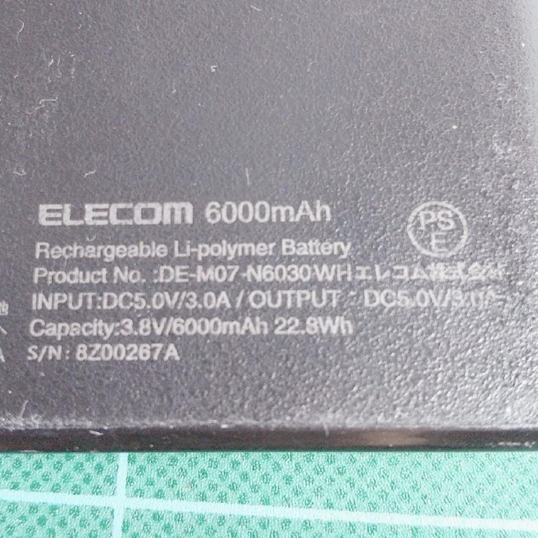 ELECOM(エレコム)のelecom モバイルバッテリー6000 スマホ/家電/カメラのスマートフォン/携帯電話(バッテリー/充電器)の商品写真