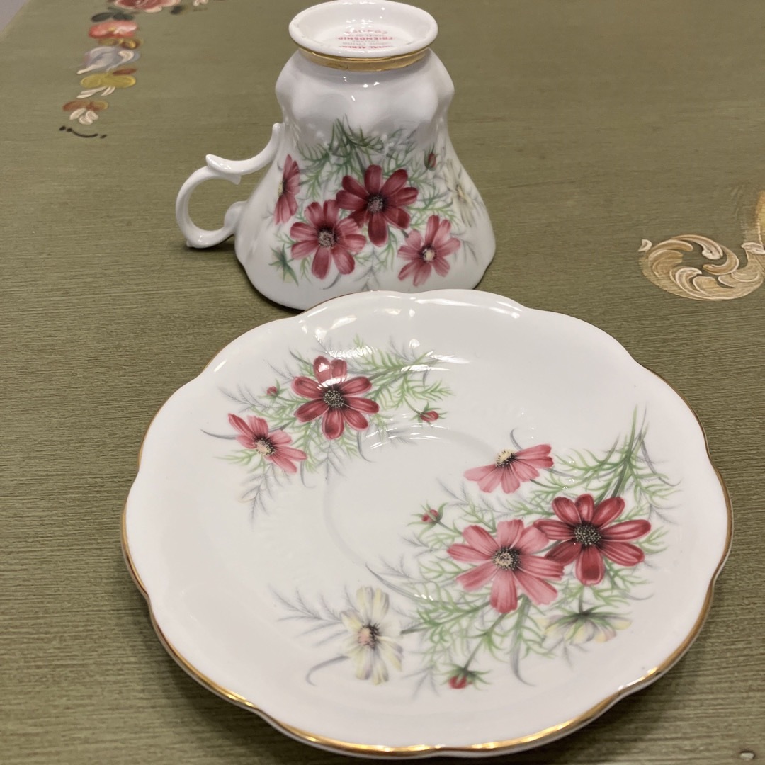 ROYAL ALBERT(ロイヤルアルバート)のロイヤルアルバート秋桜カップ（ビンテージ） インテリア/住まい/日用品のキッチン/食器(食器)の商品写真