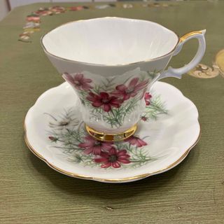 ロイヤルアルバート(ROYAL ALBERT)のロイヤルアルバート秋桜カップ（ビンテージ）(食器)